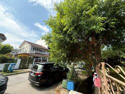 Sixth Avenue (D10), Terrace #583808551